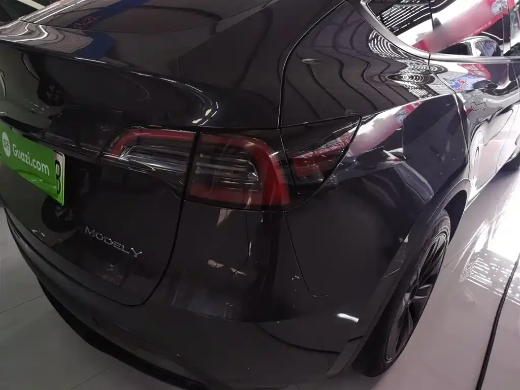 Tesla Model Y — фото 9