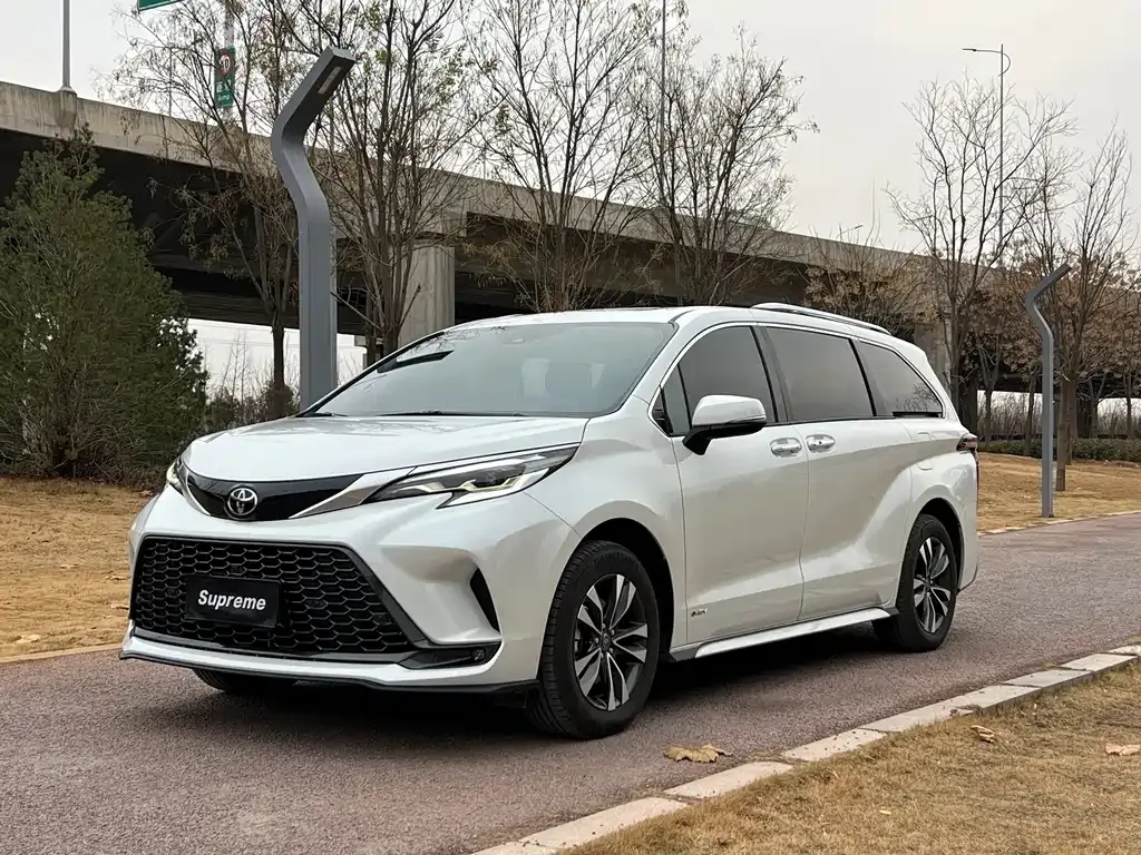 Toyota Granvia — фото 1