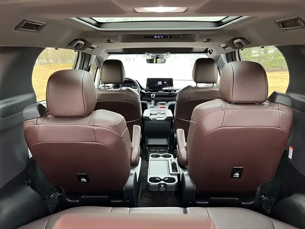 Toyota Granvia — фото 7