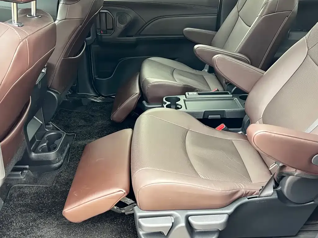 Toyota Granvia — фото 3