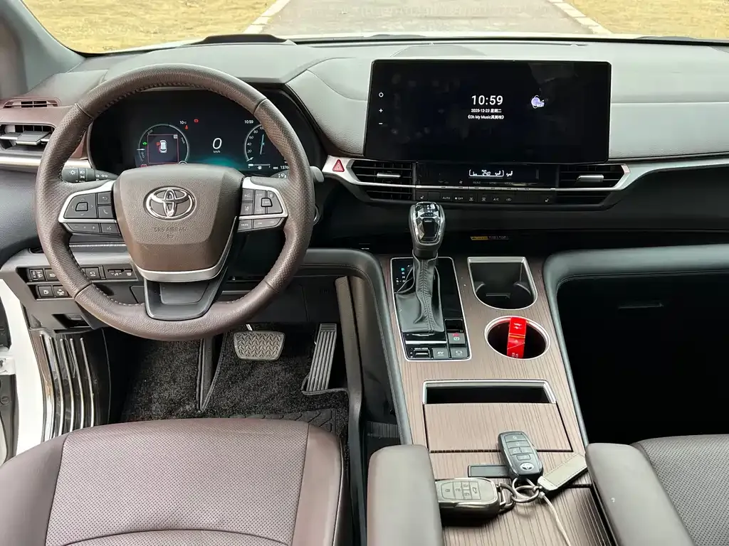 Toyota Granvia — фото 9