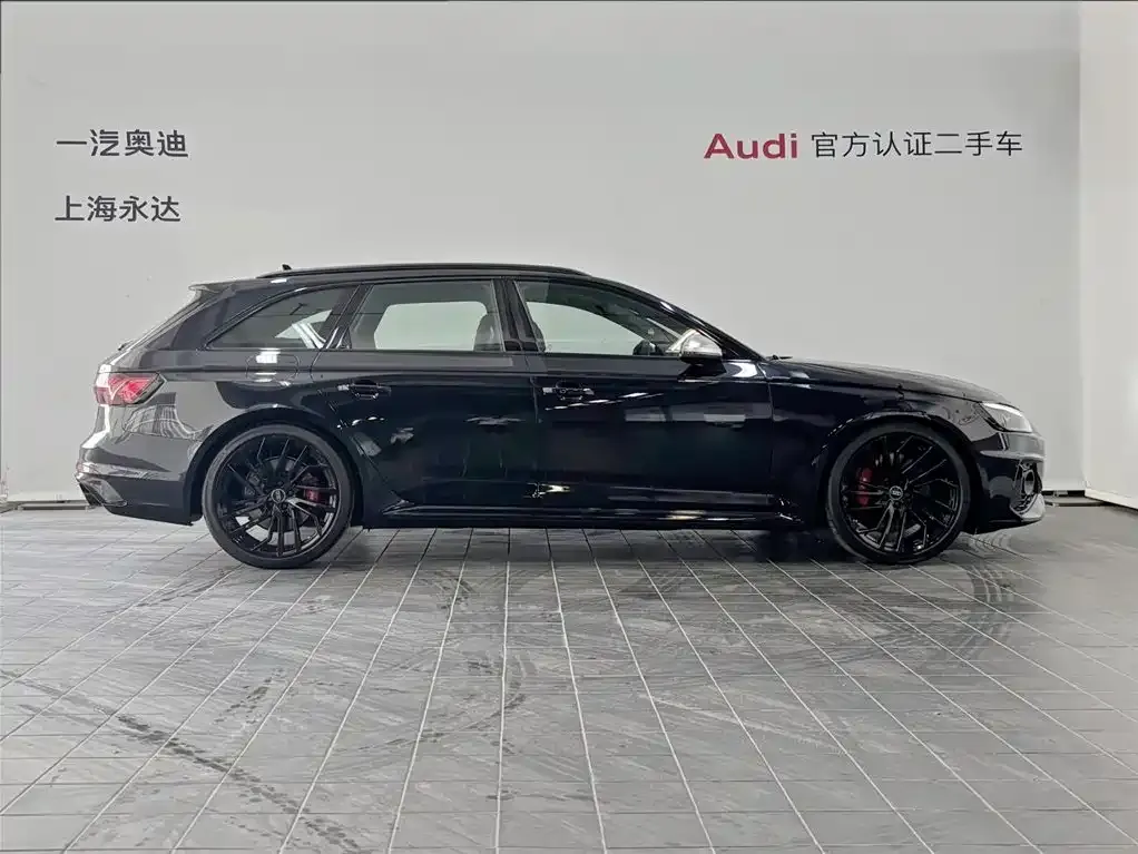 Audi RS 4 2024 из CN, фото 5