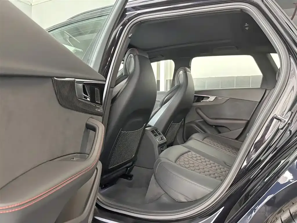 Audi RS 4 2024 из CN, фото 4