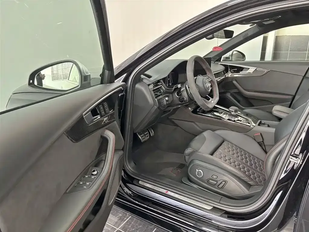 Audi RS 4 2024 из CN, фото 9