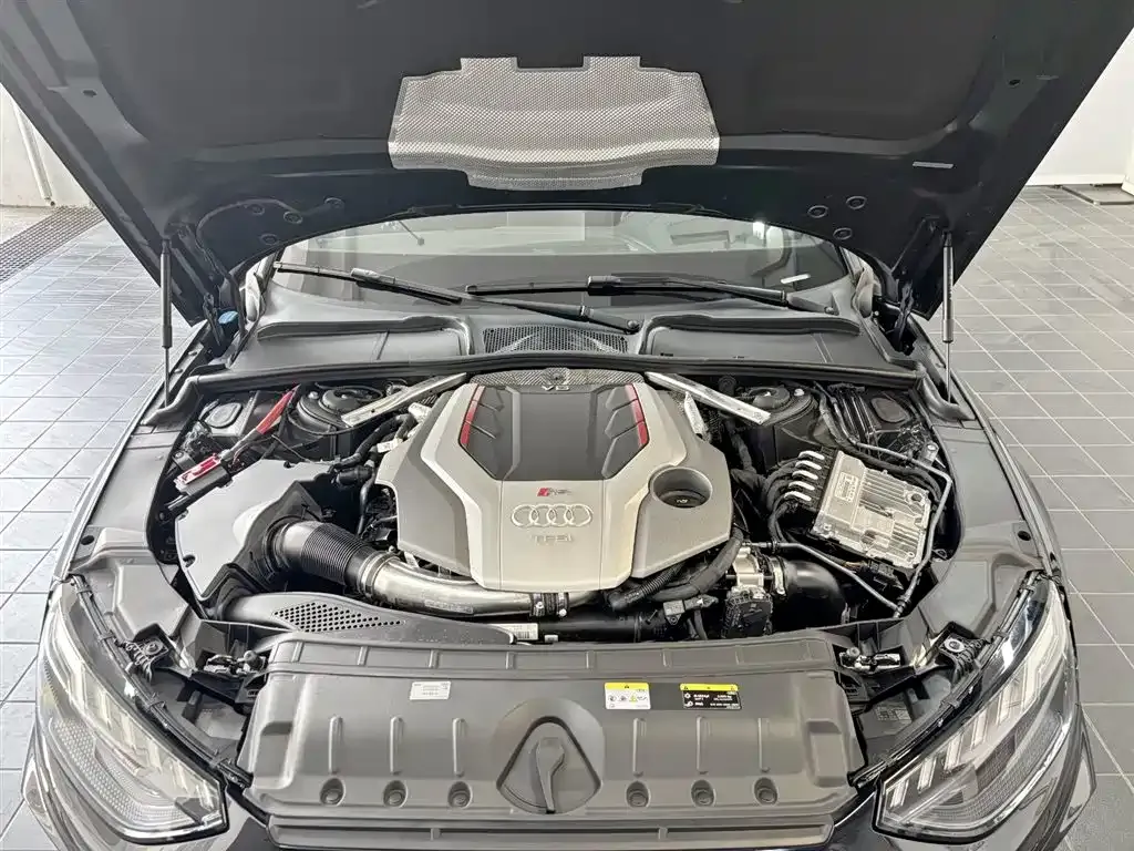 Audi RS 4 2024 из CN, фото 6