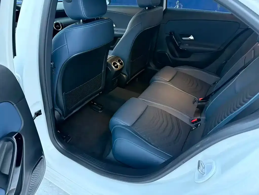 Mercedes-Benz A-Class 2023 из CN, фото 2