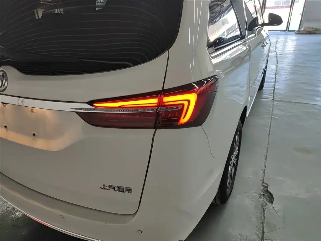 Buick GL8 2022 из CN, фото 2