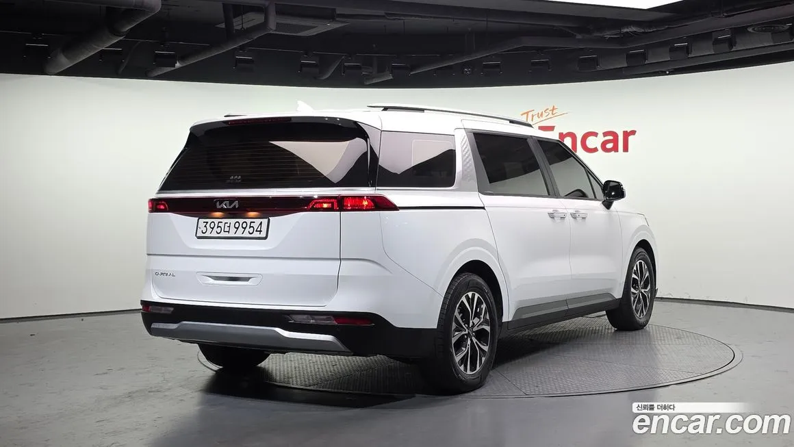 Kia Carnival — фото 10