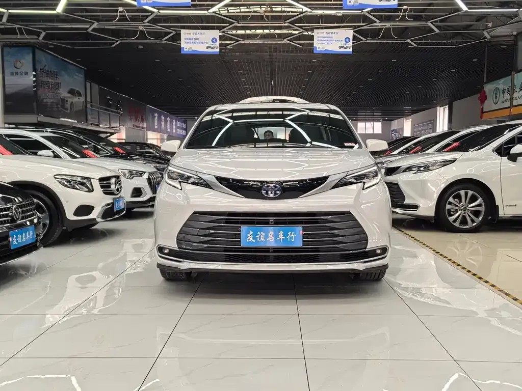 Toyota Sienna 2023 из CN, фото 1