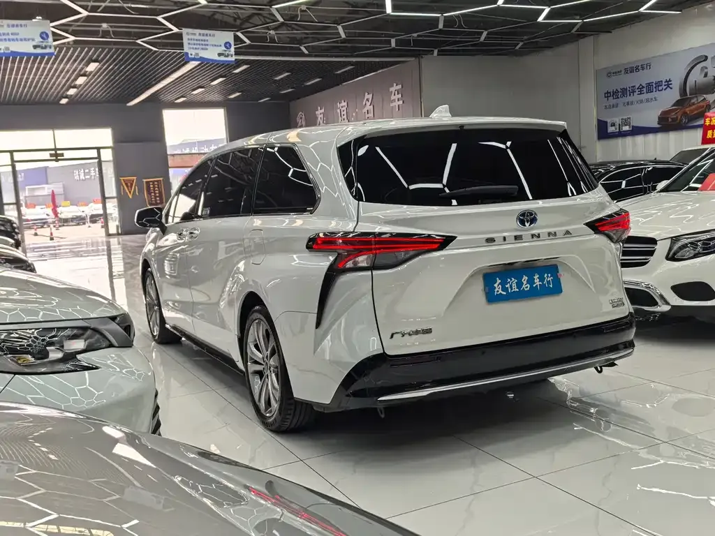 Toyota Sienna 2023 из CN, фото 3