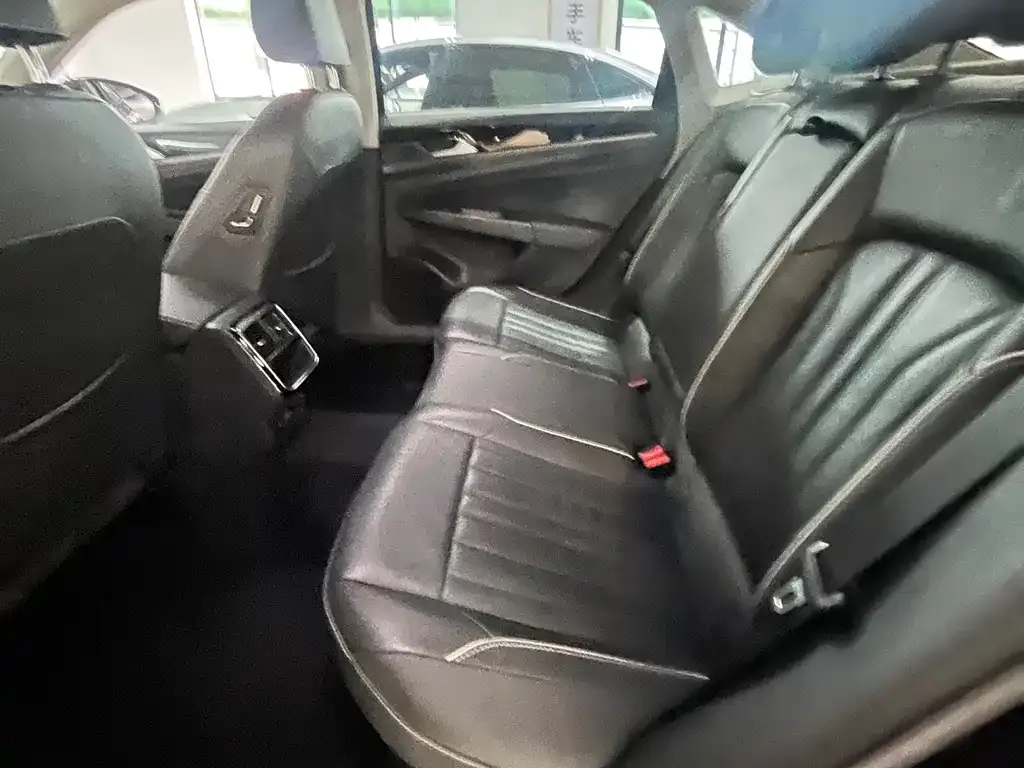 Volkswagen Passat — фото 7