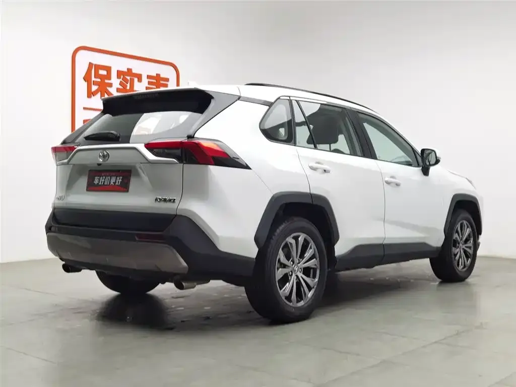 Toyota RAV4 — фото 7