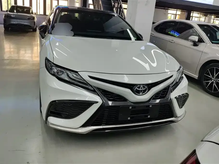 Toyota Camry — фото 6