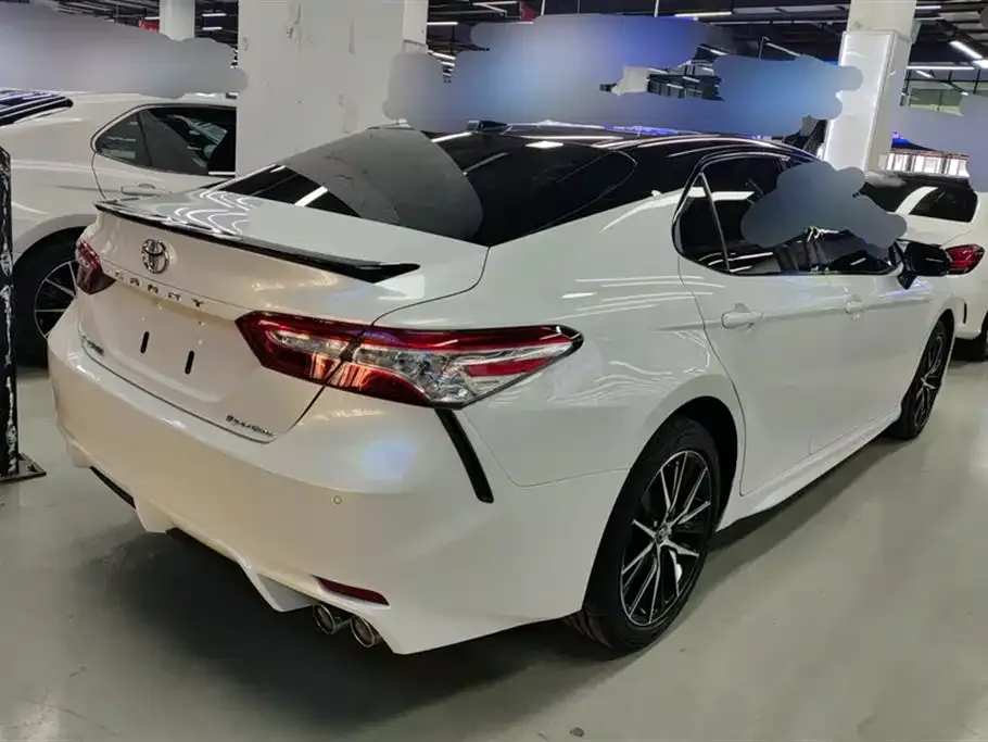 Toyota Camry — фото 5