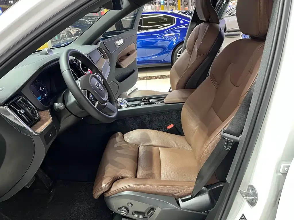 Volvo XC60 2023 из CN, фото 5