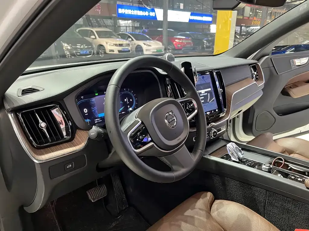 Volvo XC60 2023 из CN, фото 9