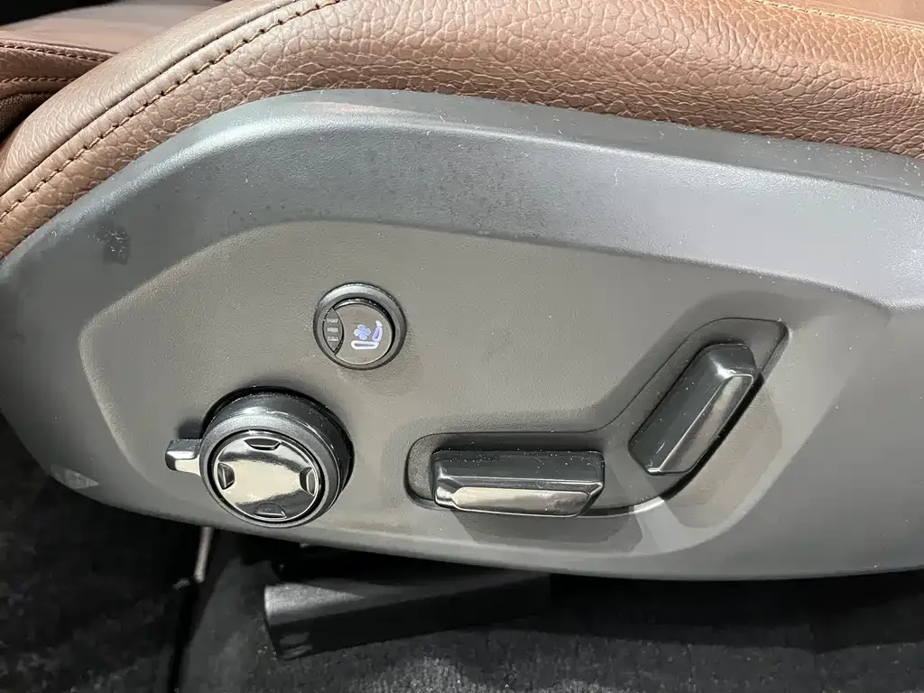 Volvo XC60 2023 из CN, фото 2