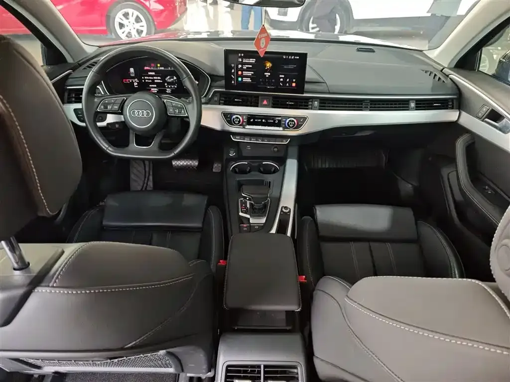 Audi A4L 2022 из CN, фото 5