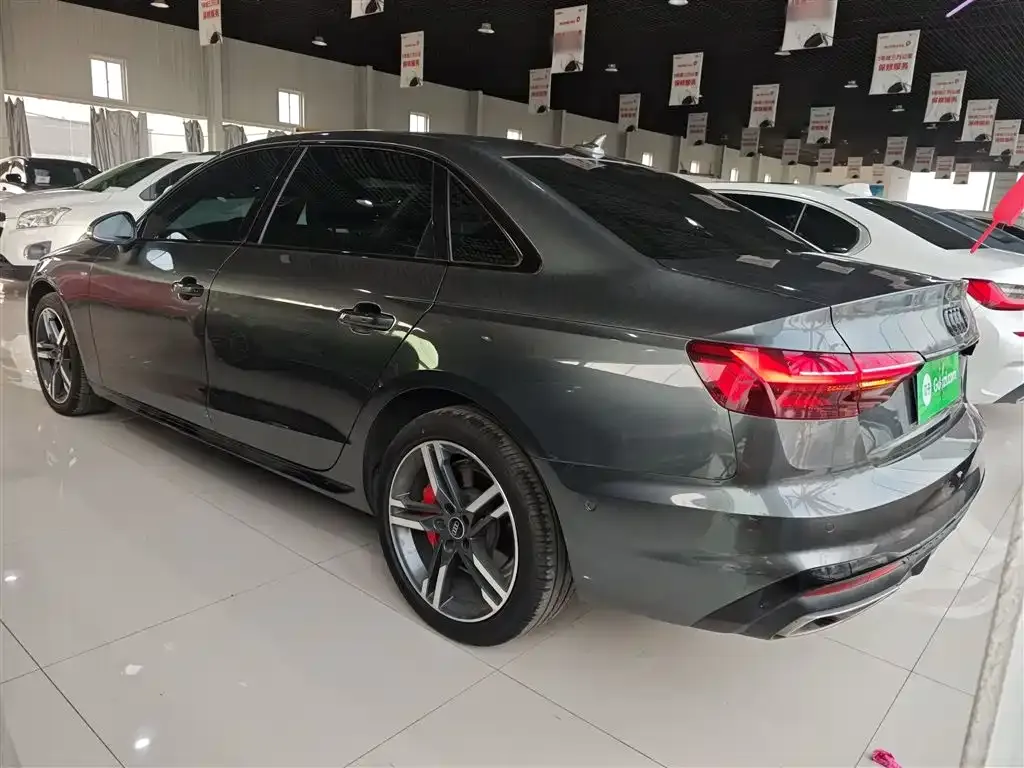 Audi A4L 2022 из CN, фото 3