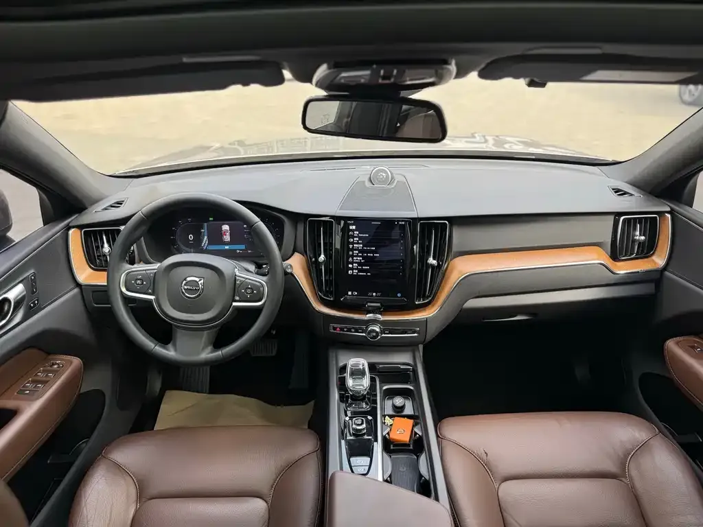 Volvo XC60 2023 из CN, фото 6