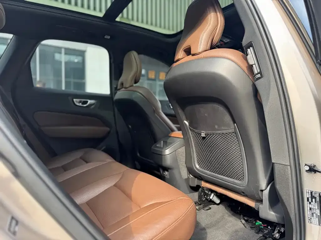 Volvo XC60 2023 из CN, фото 8