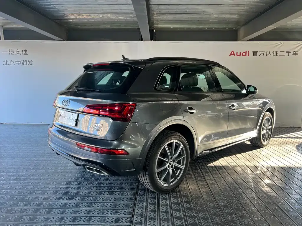 Audi Q5L — фото 9