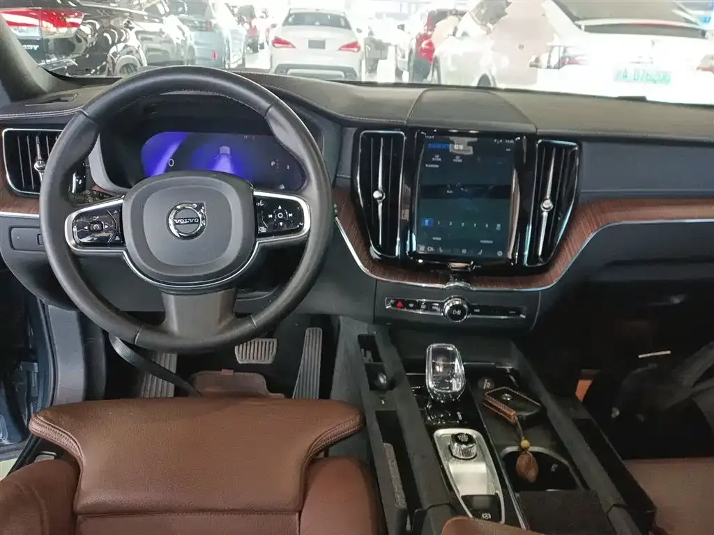 Volvo XC60 2023 из CN, фото 10