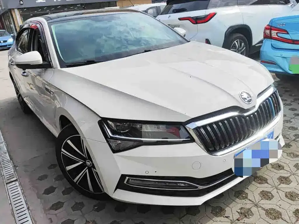 Skoda Superb — фото 1