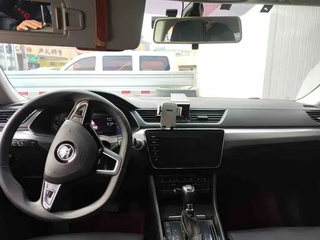 Skoda Superb — фото 6