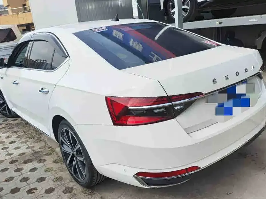 Skoda Superb — фото 5