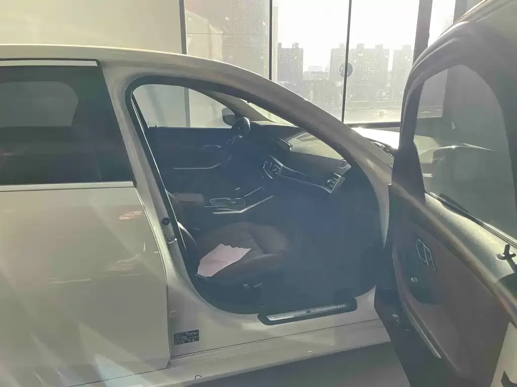 BMW 3 Series 2022 из CN, фото 4