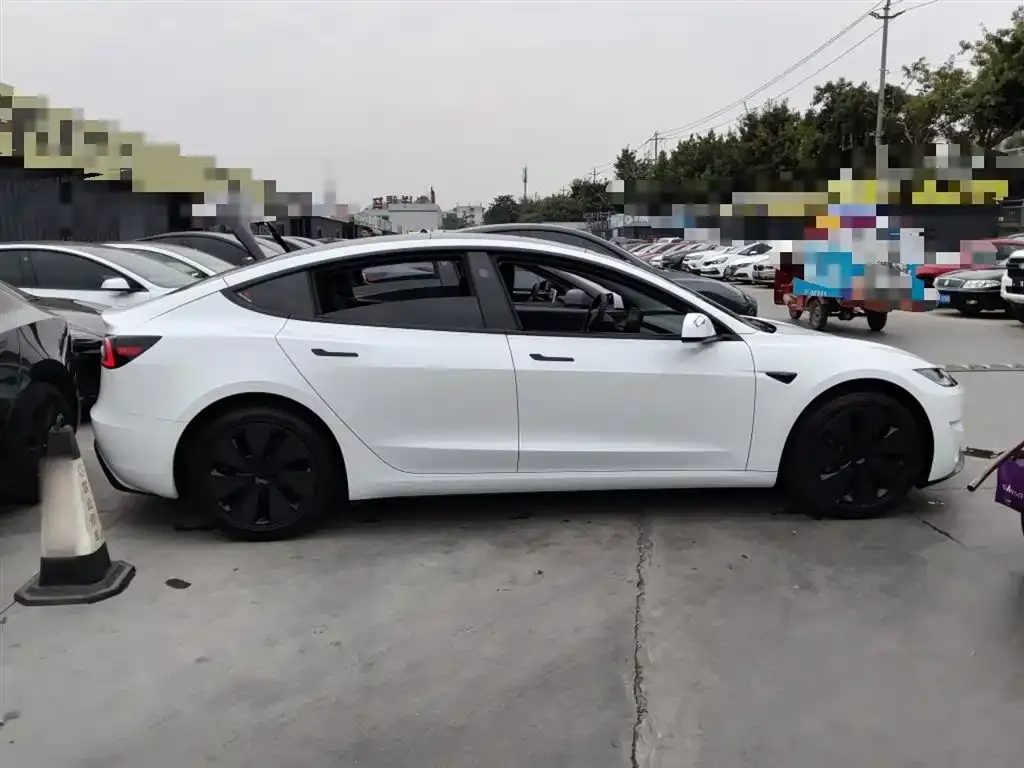 Tesla Model 3 — фото 10