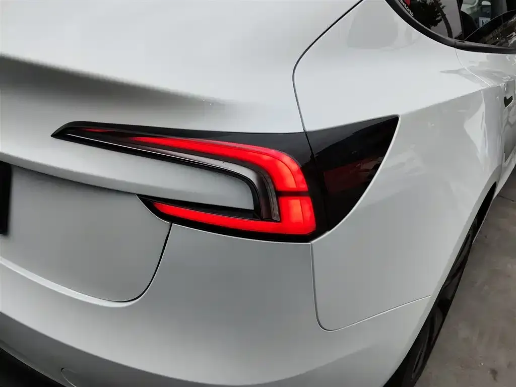 Tesla Model 3 — фото 4