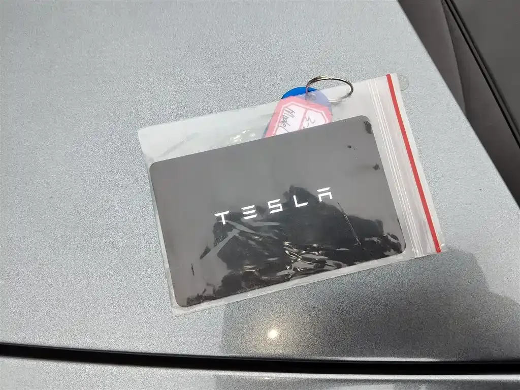 Tesla Model 3 — фото 8