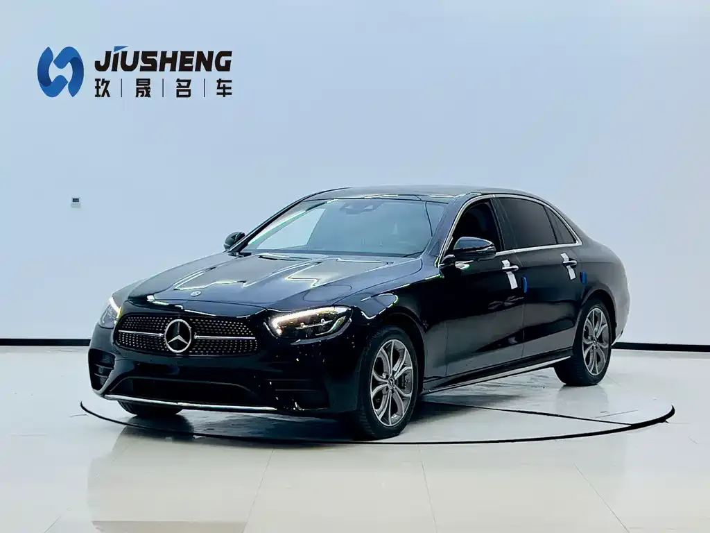 Mercedes-Benz E-Class — фото 1