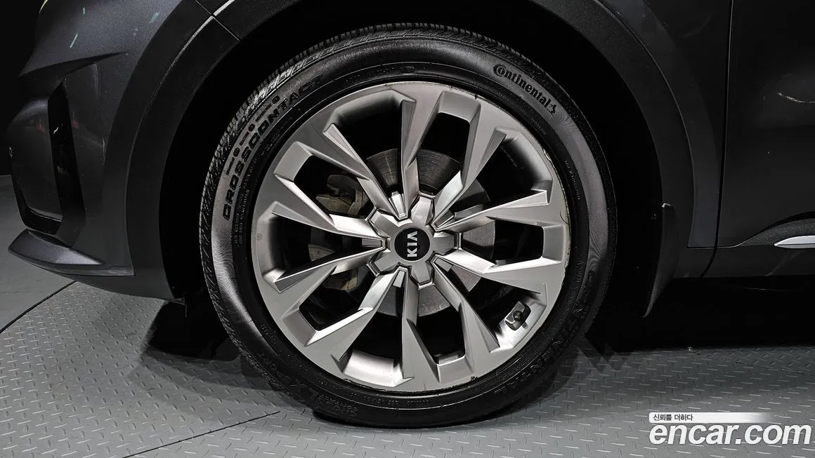 Kia Sorento — фото 6