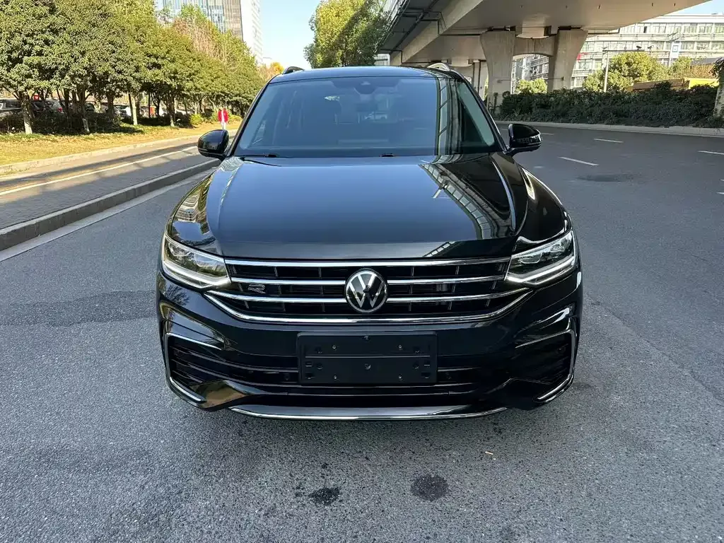 Volkswagen Tiguan L — фото 4