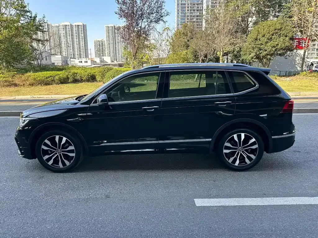 Volkswagen Tiguan L — фото 5