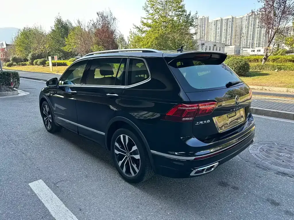 Volkswagen Tiguan L — фото 8