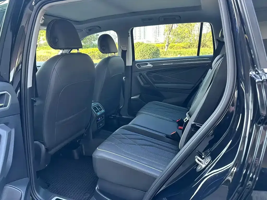 Volkswagen Tiguan L — фото 3