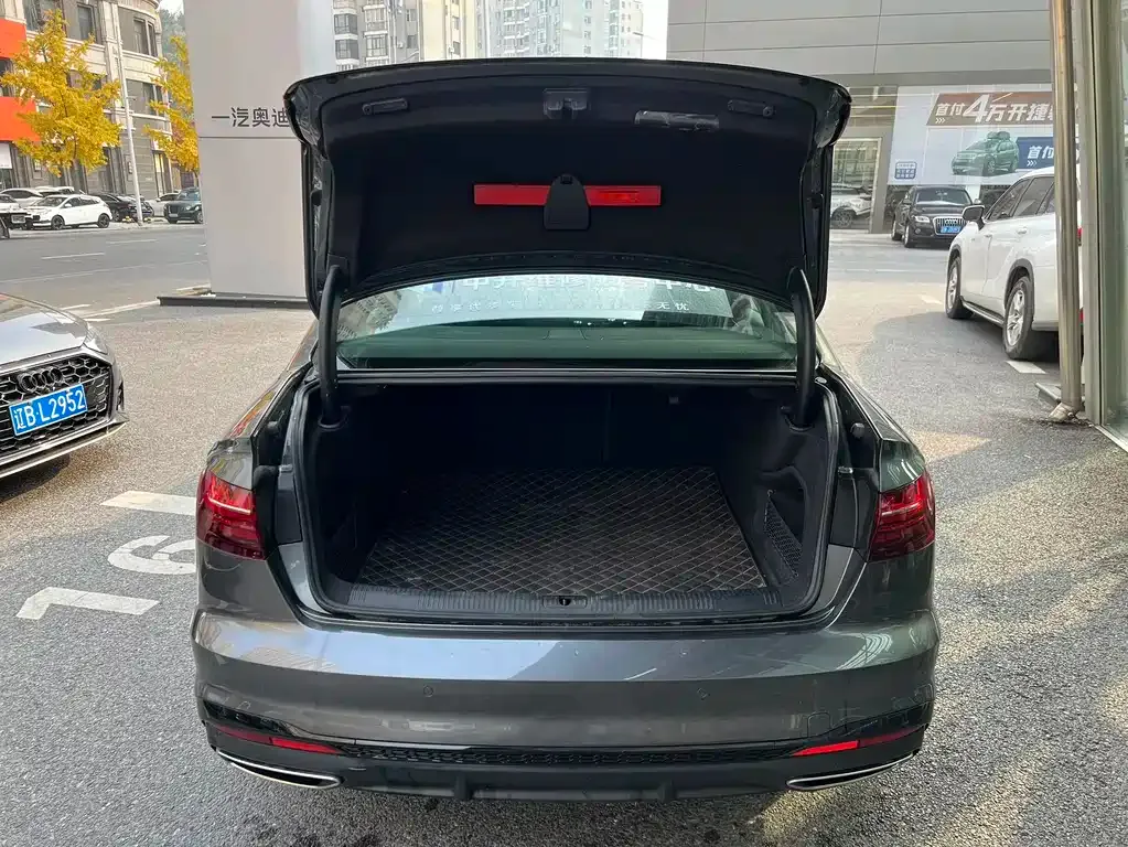 Audi A4L 2023 из CN, фото 7