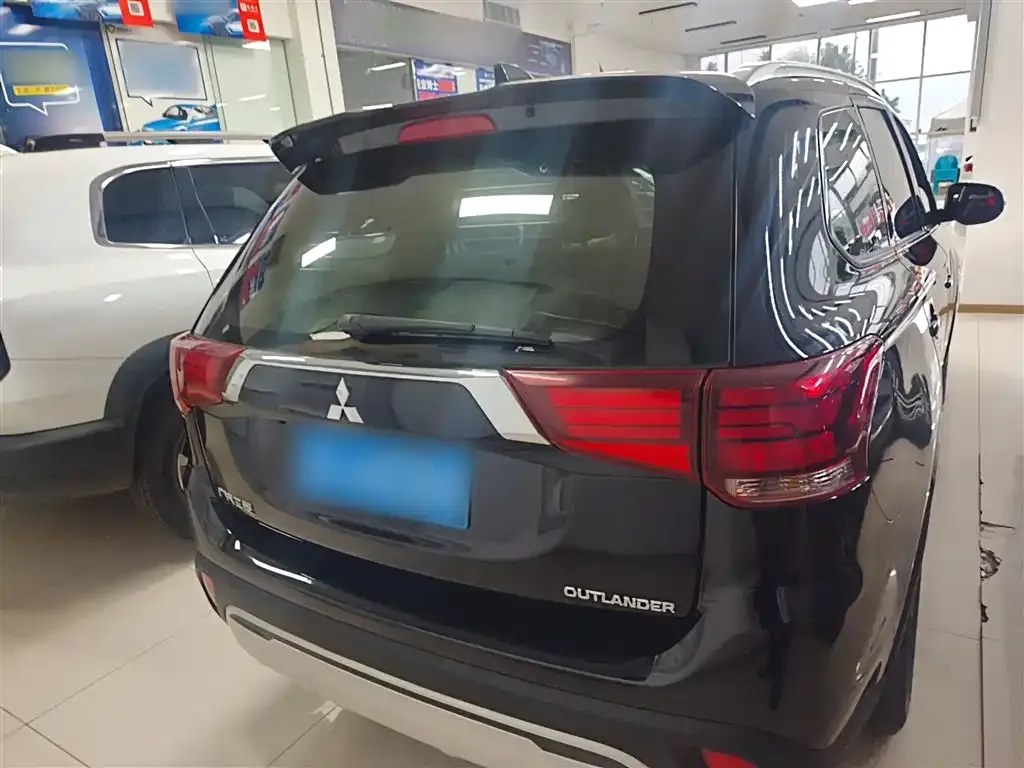 Mitsubishi Outlander 2021 из CN, фото 7