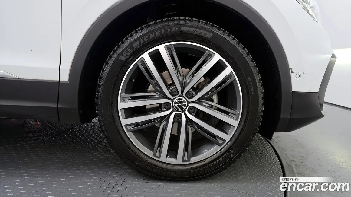 Volkswagen Tiguan — фото 5