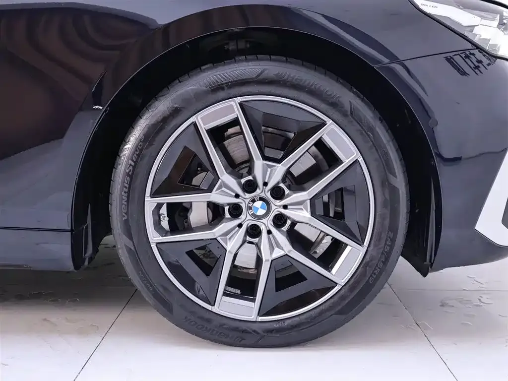 BMW 5 Series — фото 10