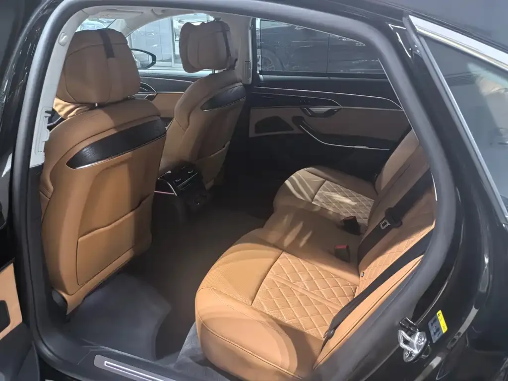 Audi A8 2024 из CN, фото 2