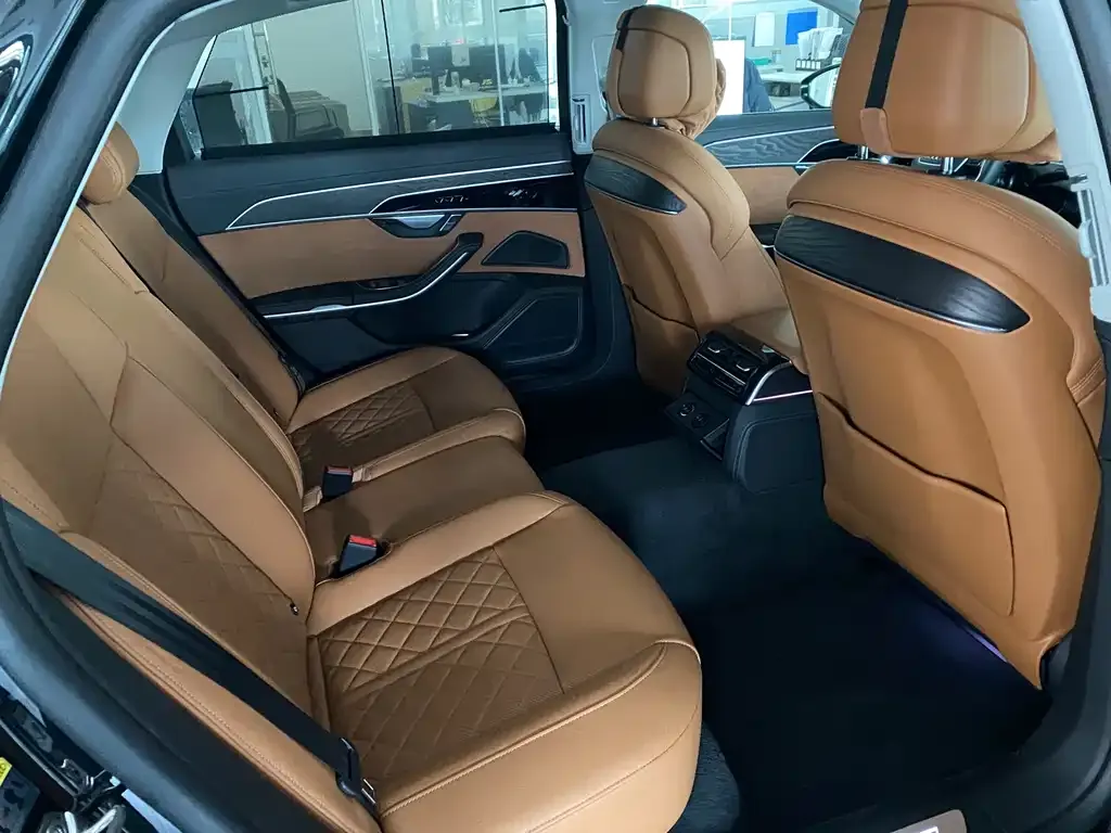 Audi A8 2024 из CN, фото 8