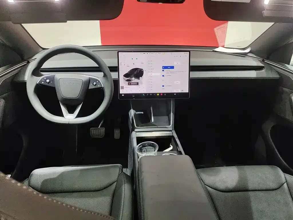 Tesla Model Y L — фото 4