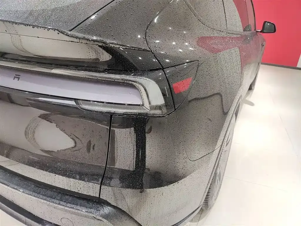 Tesla Model Y L — фото 10