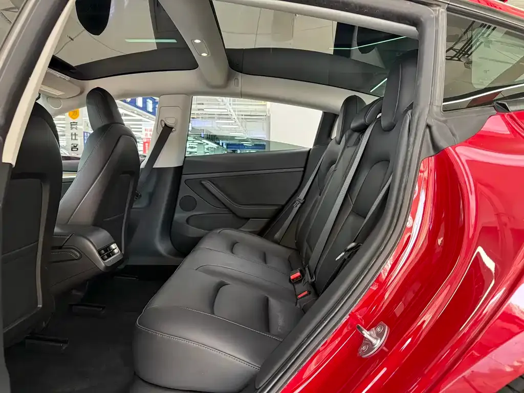 Tesla Model 3 — фото 2
