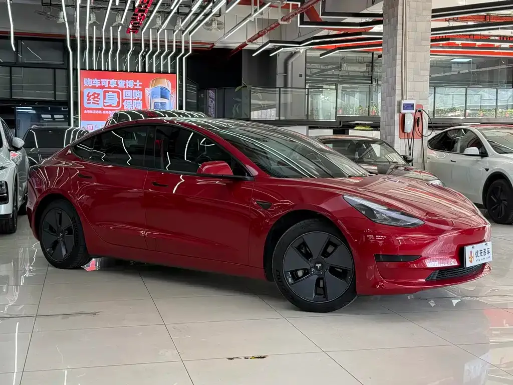 Tesla Model 3 — фото 8